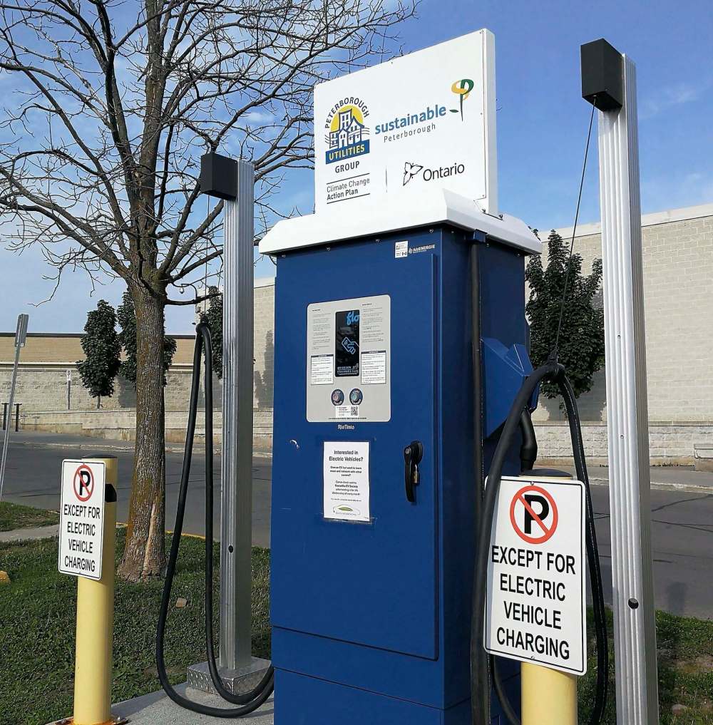 Doug Ives / The Canadian Press files
Manitoba needs more electric car charging stations like this one in Ontario.