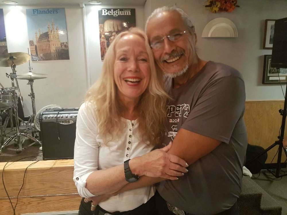 Maureen Scurfield / Winnipeg Free Press
Gwen Bird and Vern Coot Bird got married while running a race in Las Vegas.