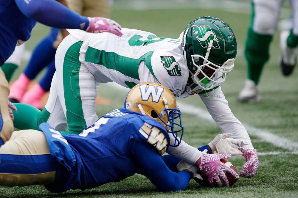 JOHN WOODS / THE CANADIAN PRESS
Winnipeg Blue Bombers' Kevin Fogg (3) jumps on the loose ball fumbled by Saskatchewan Roughriders' Caleb Holley (88) during the second half.
