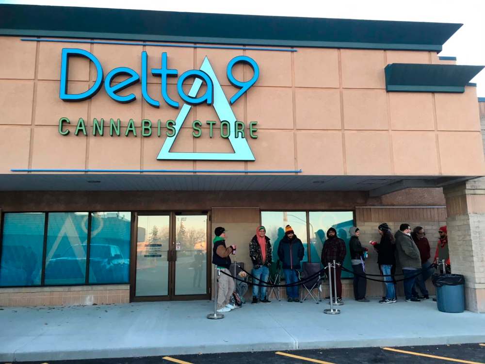 RUTH BONNEVILLE / WINNIPEG FREE PRESS
Customers lined up outside Delta 9 on Wednesday morning.
