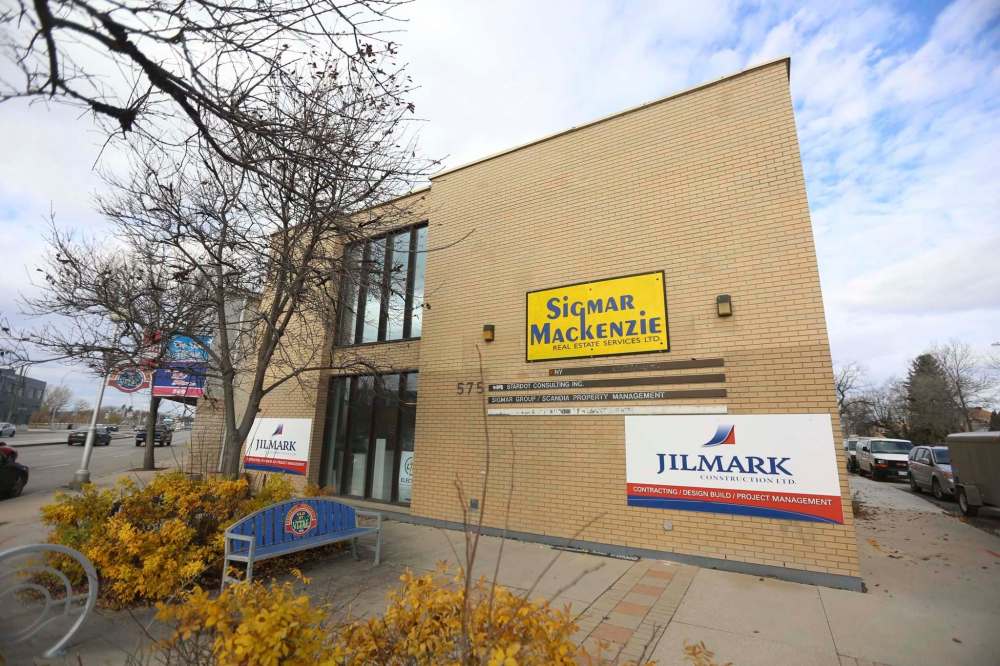 Nova Physiotherapy's new location at 575 St. Mary's Rd. is central, has ample parking and is much larger than its old location downtown. TREVOR HAGAN / WINNIPEG FREE PRESS