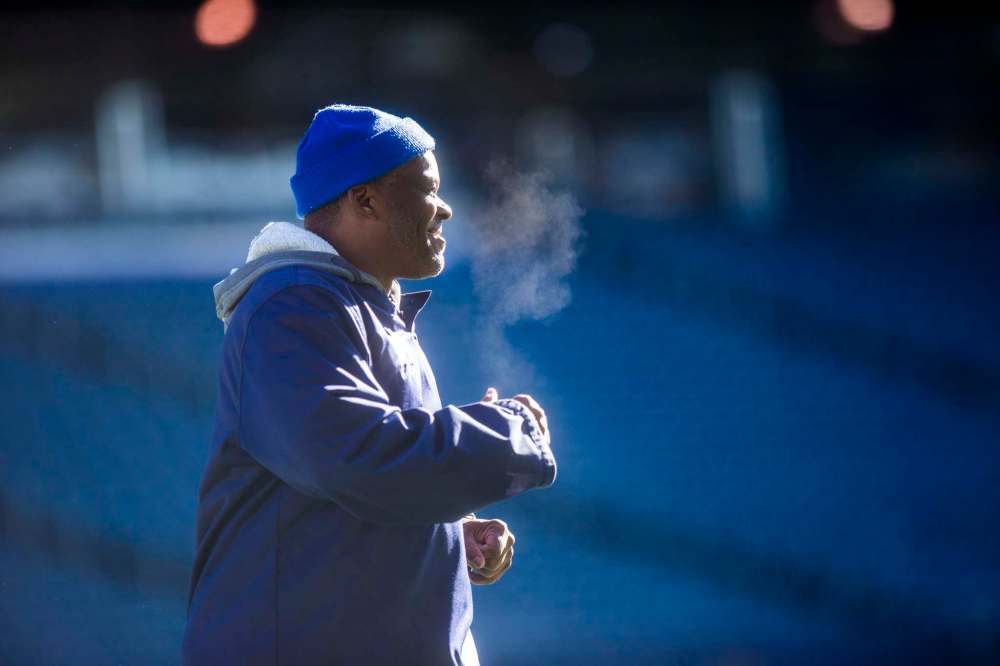 MIKAELA MACKENZIE / WINNIPEG FREE PRESS
Bombers defensive coordinator Richie Hall makes some steam at Bombers practice at Investors Group Field Tuesday.