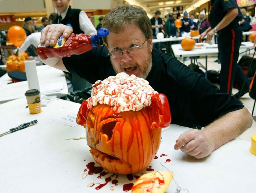 RUTH BONNEVILLE / Winnipeg Free Press FILES
Doug Speirs puts the finishing touches on one of his previous jack-o'-lantern creations.
