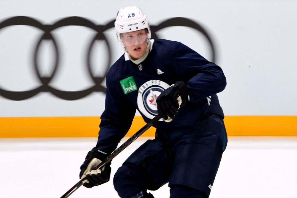 Patrik Laine wasn't serving as a tour guide for his teammates. (Martti Kainulainen / Lehtikuva)