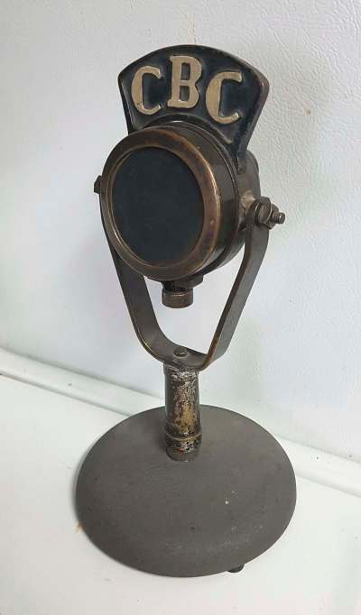 supplied
This CBC microphone from the 1930s is worth around $600.