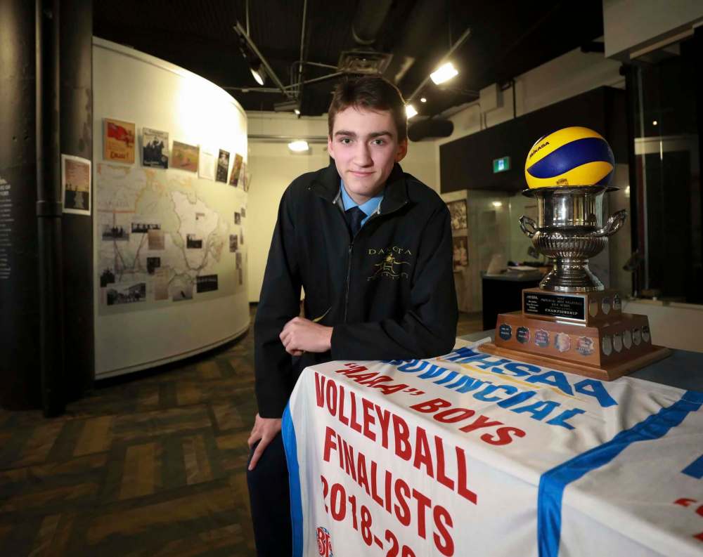 RUTH BONNEVILLE / WINNIPEG FREE PRESS
Isaiah Olfert, Grade 12 student at Dakota Collegiate, plays with the Dakota Lancers.