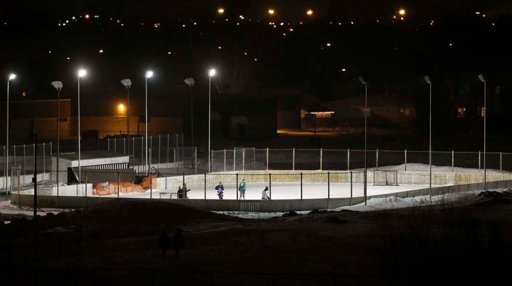 TREVOR HAGAN / WINNIPEG FREE PRESS
Shinny behind Valley Gardens Community Centre: everyone pays for recreation facilities, so everyone should be able to use them.