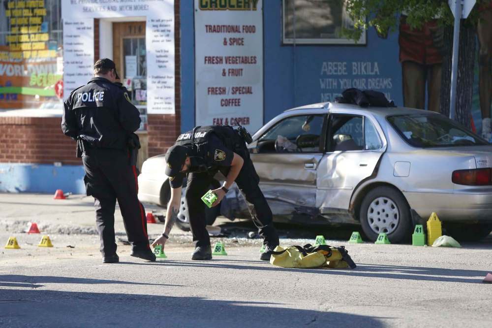 WAYNE GLOWACKI / WINNIPEG FREE PRESS FILES
Winnipeg Police investigate a collision on Ellice Avenue in a file photo. Insuring against such incidents will cost Manitoba drivers more starting March 1.