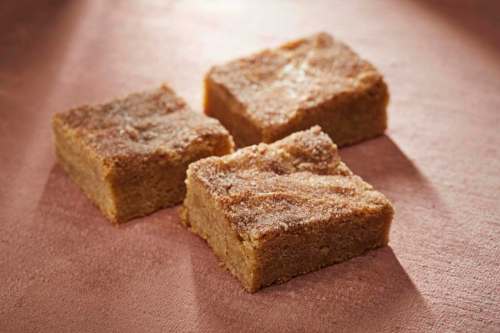 Tom McCorkle / for The Washington Post
Snickerdoodle Blondies make a perfect treat for the holidays.