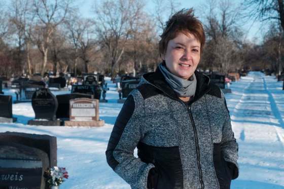 Daniel Crump / Winnipeg Free PressDebbie Hogue is asking the city to extend the hours of Brookside Cemetery for the holidays. Debbie regularly visits her mom and stepfather, and believes the current closure time of 4:30 p.m. does not allow for those with day jobs to visit.
