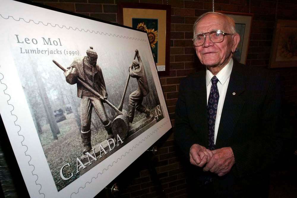 JEFF DE BOOY / WINNIPEG FREE PRESS FILES
The late Leo Mol was the artist behind the cathedral’s famous stained-glass windows.
