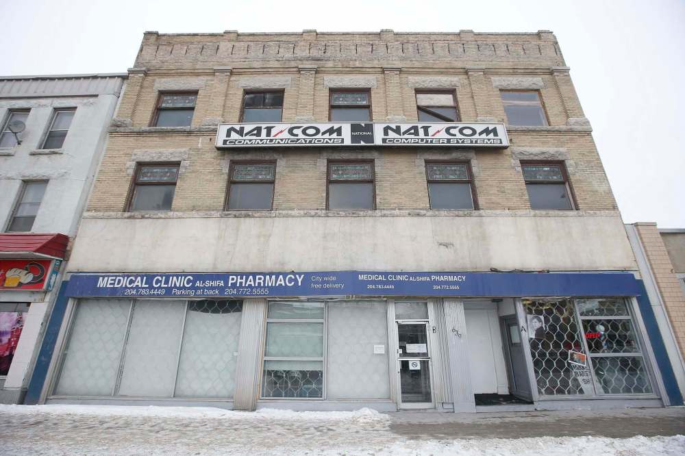 JOHN WOODS / WINNIPEG FREE PRESS
Owners of the Monte Cassino Court building at 639 Portage Ave. want a city committee to vote down a request to have the building added to the city’s list of historical resources.