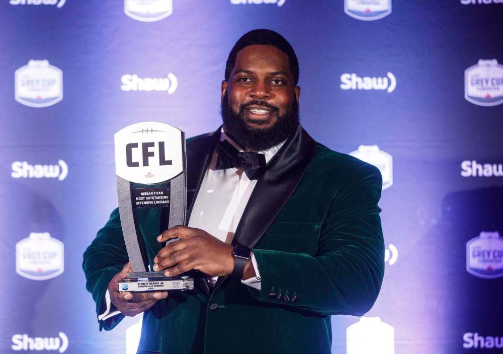 Jason Franson / THE CANADIAN PRESS FILES
Winnipeg Blue Bombers Stanley Bryant won the award for Most Outstanding Offensive Lineman during the Shaw CFL Awards in Edmonton, in 2018.