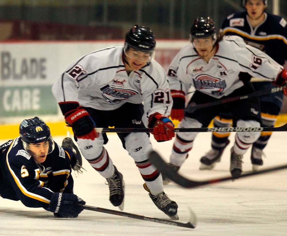 PHIL HOSSACK / Winnipeg Free Press
The OCN Blizzard play against the Winnipeg Blues last season. The Blizzard will continue to be co-managed by Opaskwayak Cree Nation and three local owners who recently struck a deal to purchase the Manitoba Junior Hockey League franchise.