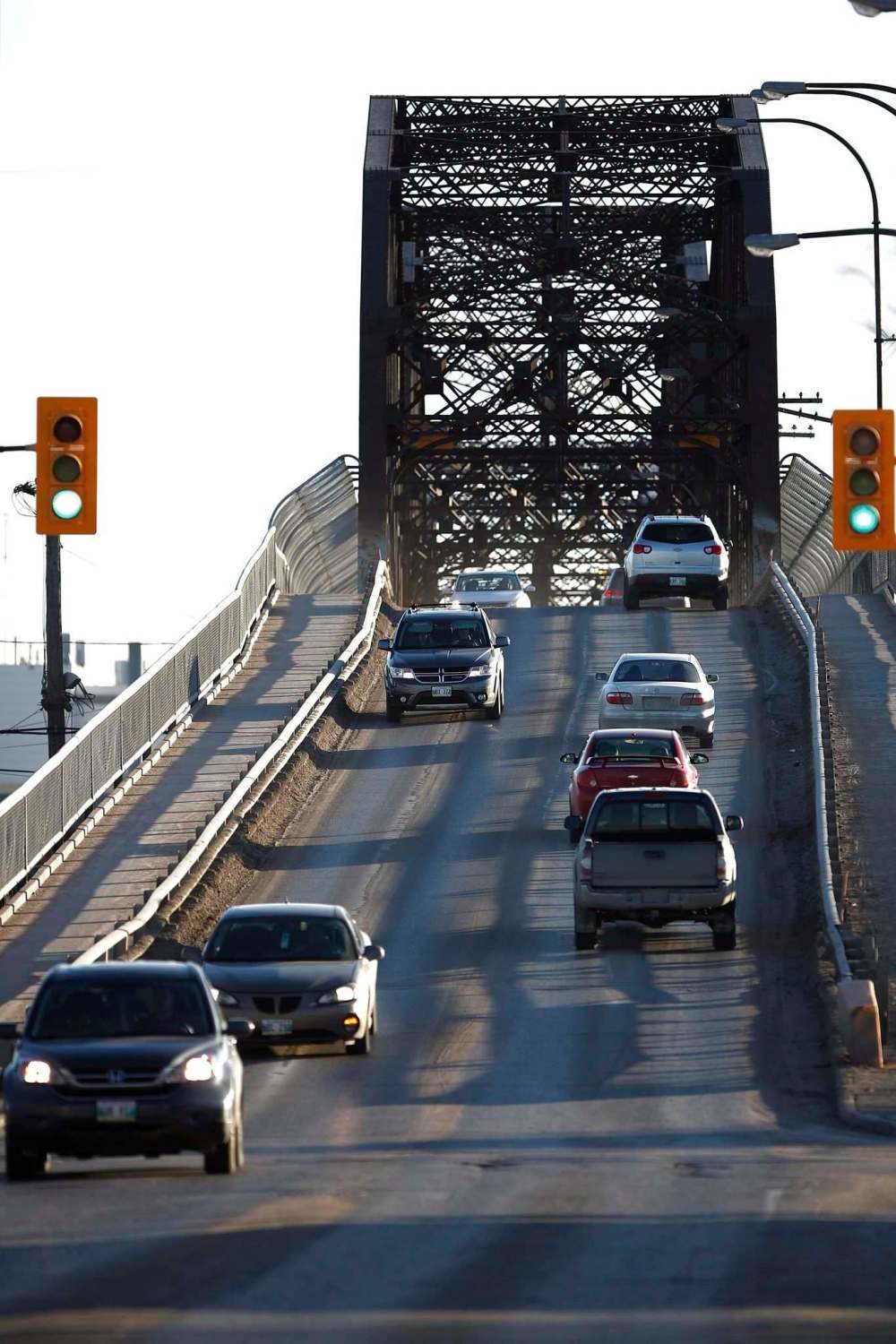 John Woods / Winnipeg Free Press files
The Arlington Street bridge spans the CP rail yard.