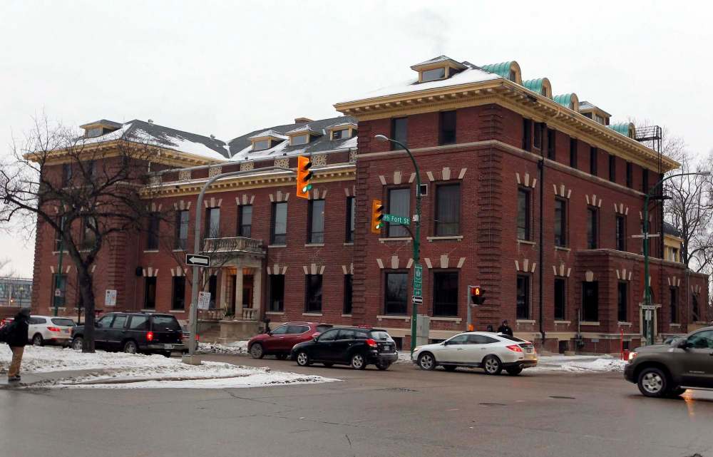 BORIS MINKEVICH / WINNIPEG FREE PRESS FILES
Established in 1874, the Manitoba Club, located at 194 Broadway, is the oldest private club in western Canada. A vote on the heritage status by the historical buildings committee for the 114-year-old red-brick building was postponed to allow the club an opportunity for further discussions with the city's planning department.