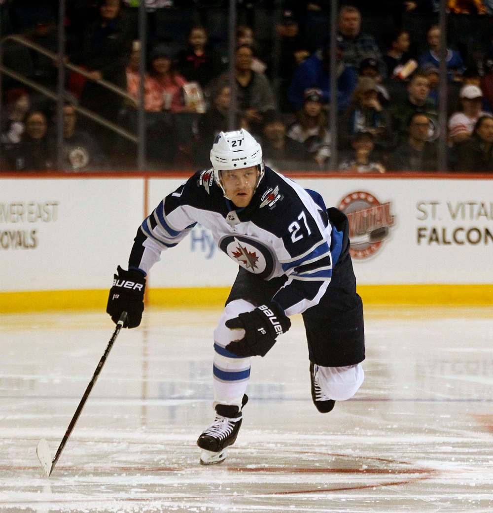 PHIL HOSSACK / WINNIPEG FREE PRESS
Winnipeg Jet Nikolaj Ehlers blasts his way around the ice Wednesday to win the speed event starting off the annual Skills Competition.