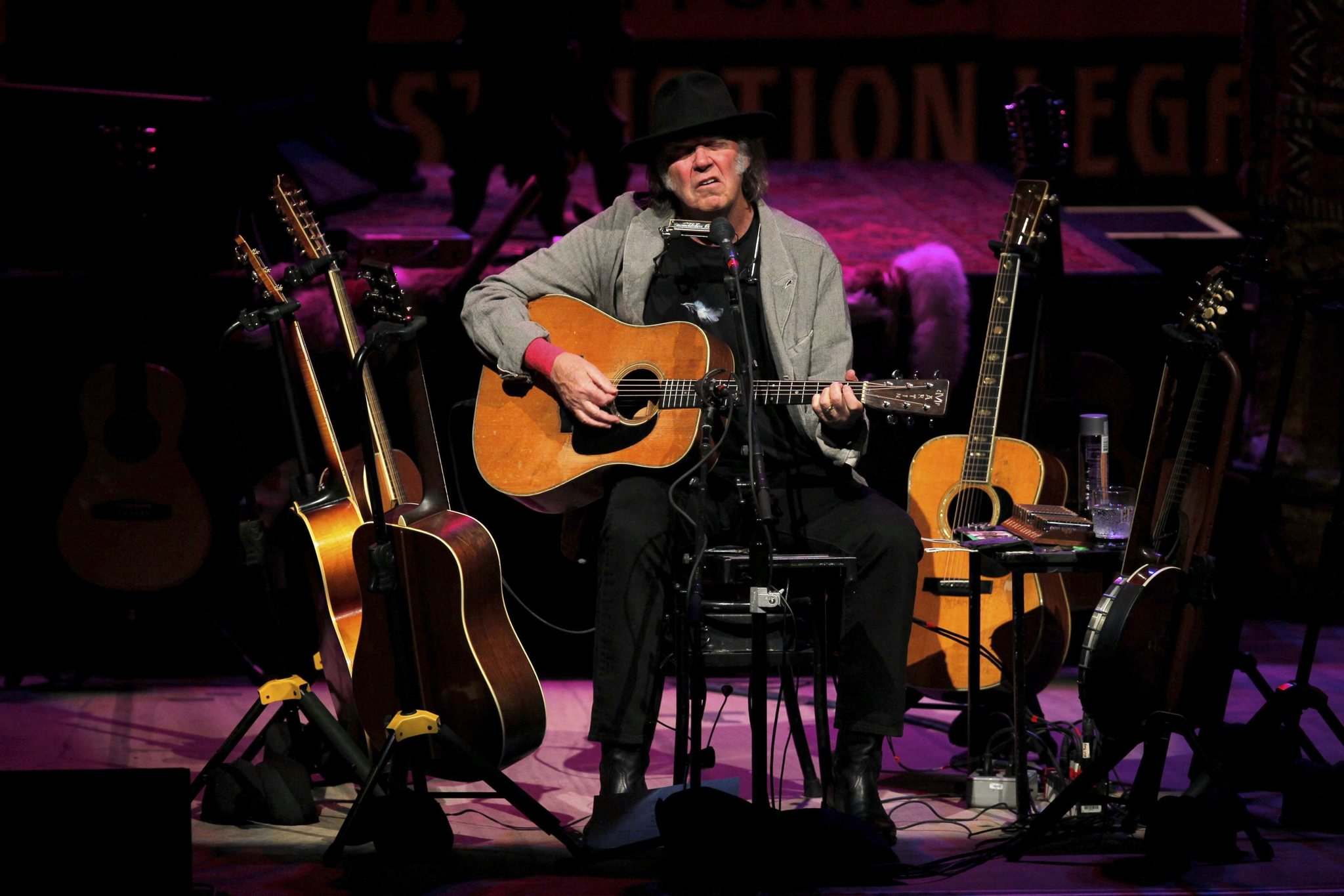 洋楽 NEIL YOUNG / A TREASURE Neil Young International Harve - A Treasure - Amazon.com Music