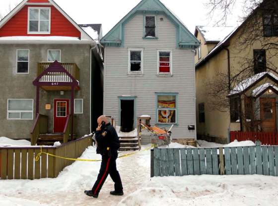 BORIS MINKEVICH / WINNIPEG FREE PRESS FILESPolice investigate the scene of the crime at 645 Sherbrook st. in 2017.