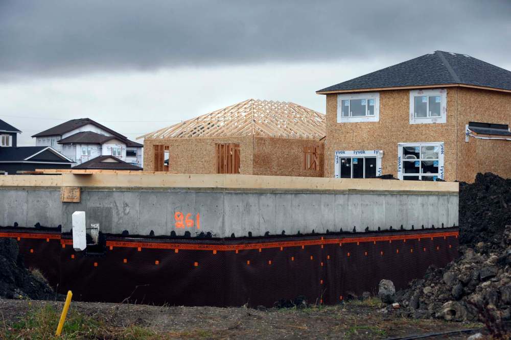 WAYNE GLOWACKI / WINNIPEG FREE PRESS FILES
New house construction in River Park South.