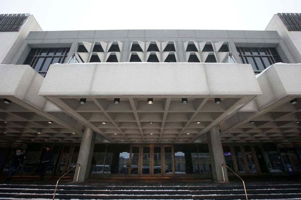 JOHN WOODS / WINNIPEG FREE PRESS
The orchestra shell at the Centennial Concert Hall has been locked in place for four years.