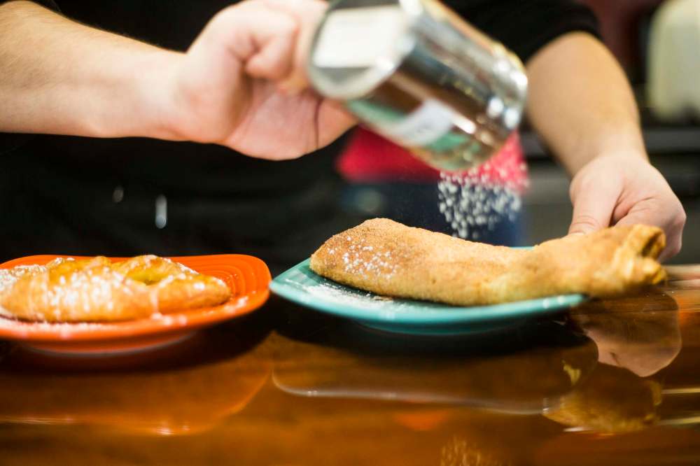 MIKAELA MACKENZIE / WINNIPEG FREE PRESS Food is prepared at Modern Coffee.