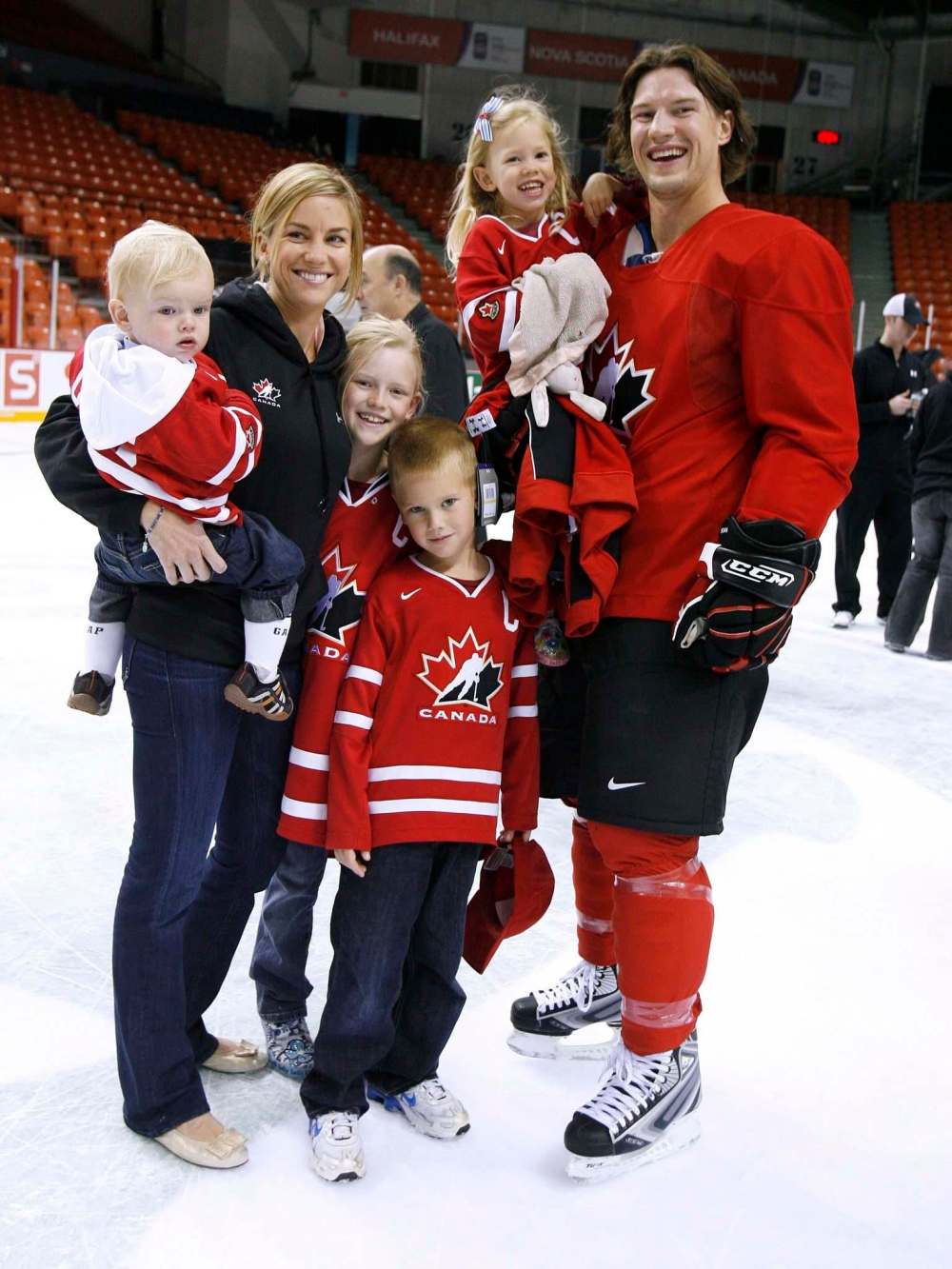 Mike Dembeck / The Canadian Press files
Doan and wife Andrea with their four children in 2008 when he was the captain of Team Canada at the IIHF world hockey championship in 2008.