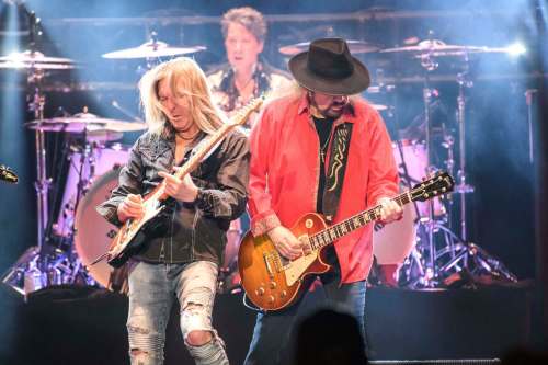 Mike Sudoma / Winnipeg Free Press
Lynyrd Skynyrd delivering their brand of southern rock to a crowd of dedicated fans of all ages at Bell MTS Place Friday night.