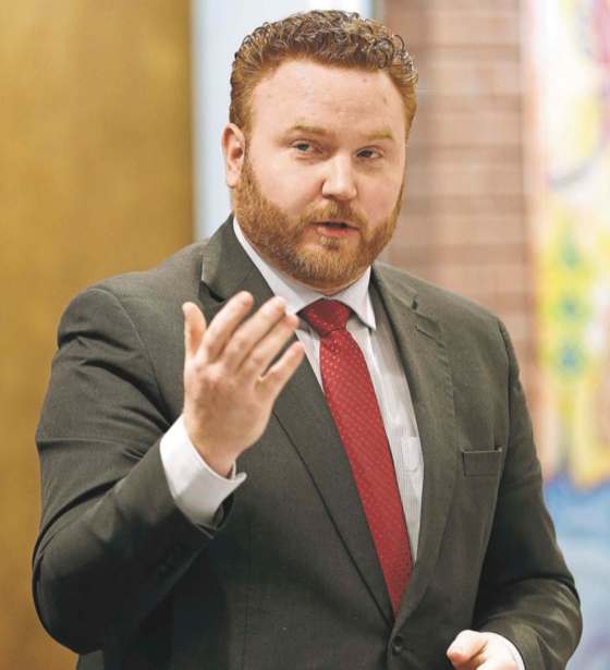 JOHN WOODS / WINNIPEG FREE PRESS FILESWSD board chairman Chris Broughton says the province handcuffed the school division.