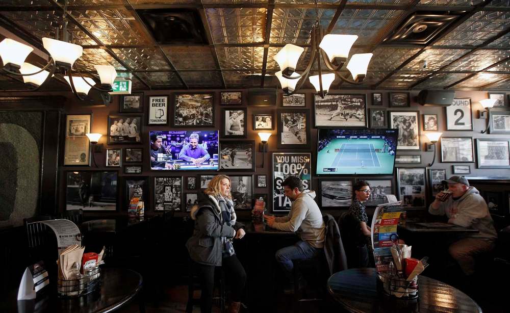 PHIL HOSSACK / FREE PRESS FILES
The Pint was a popular downtown destination, especially when the Jets were playing.