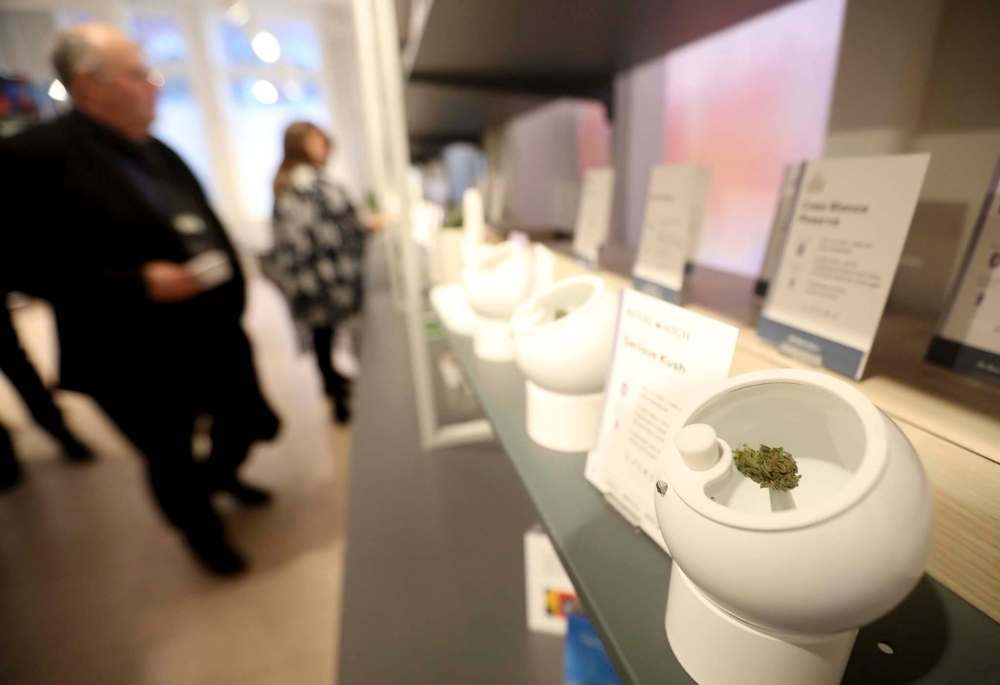 TREVOR HAGAN / WINNIPEG FREE PRESS FILES
Twenty-one stores have been licenced in Manitoba since recreational cannabis was legalized in October.