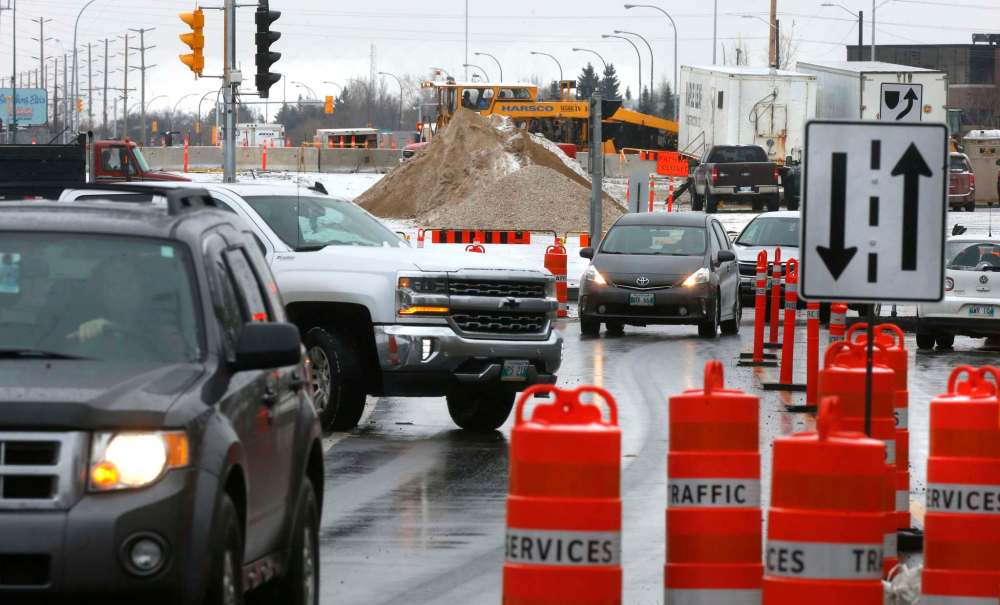 If all goes according to plan, Winnipeggers should only have one more summer of dealing with traffic headaches near the Waverley Street underpass construction area as the project nears completion. (Wayne Glowacki / Winnipeg Free Press files)