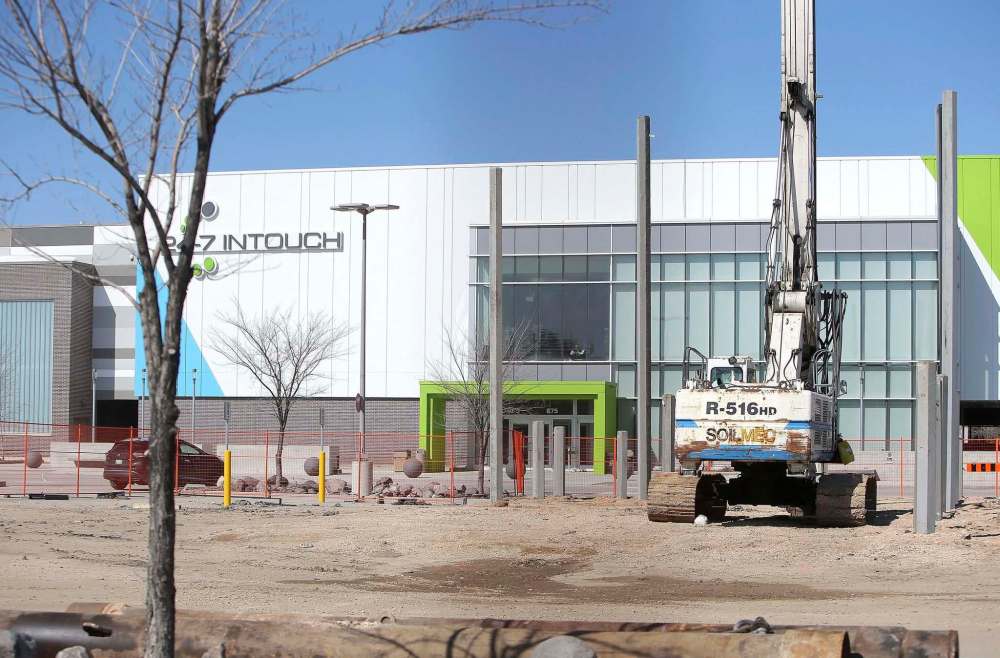 The building site for a proposed P.F. Chang's restaurant at the southeast corner of St. Matthews Avenue and St. James Street, just south of 24-7 Intouch Winnipeg. (Jason Halstead / Winnipeg Free Press)