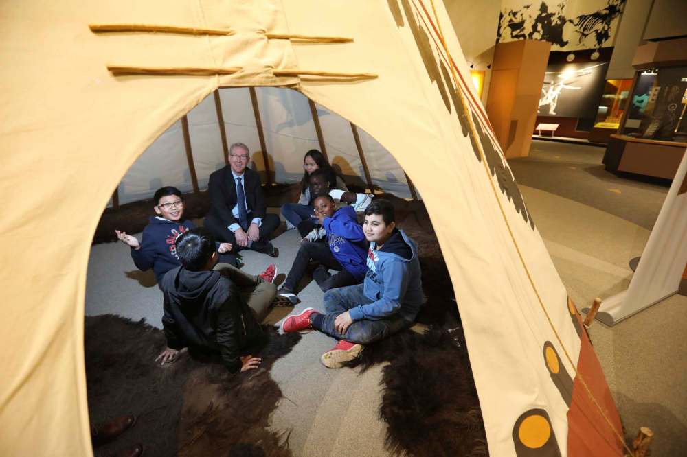 RUTH BONNEVILLE / WINNIPEG FREE PRESS
Canada Life CEO Paul Mahon chats with Grade 5 and 6 students from Victoria Albert School Wednesday in a teepee at the Manitoba Museum.