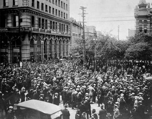 National Archives of Canada
A crowd of protesters gathers outside the Union Bank of Canada building on Main Street during the Winnipeg General Strike in 1919. Local social advocate and author Dennis Lewycky explores the strike&rsquo;s significance a century later.
