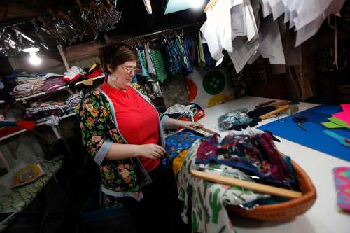 photos by PHIL HOSSACK / WINNIPEG FREE PRESS
Laura Everett at her West End home and studio.