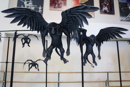MIKE DEAL / WINNIPEG FREE PRESS
Toto and the flying monkeys just before they are packed up to be transported to the Centennial Concert Hall for the RWB production of The Wizard of Oz which will be running May 1-5.