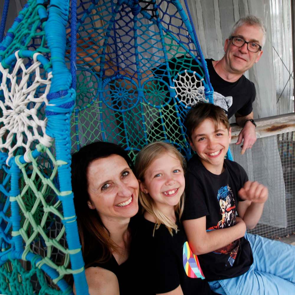 PHIL HOSSACK / WINNIPEG FREE PRESS
Rob Krause and Daria Salamon pose with their daughter Isla Blue and son Oskar at home.