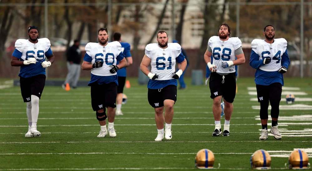 PHIL HOSSACK / WINNIPEG FREE PRESS
Bombers O-linemen Kendall Calhoun (from left), Matthew Ouellet de Carlo, Drew Desjarlais, Geoff Gray and Chauncey Briggs work out at the team’s rookie camp Wednesday.