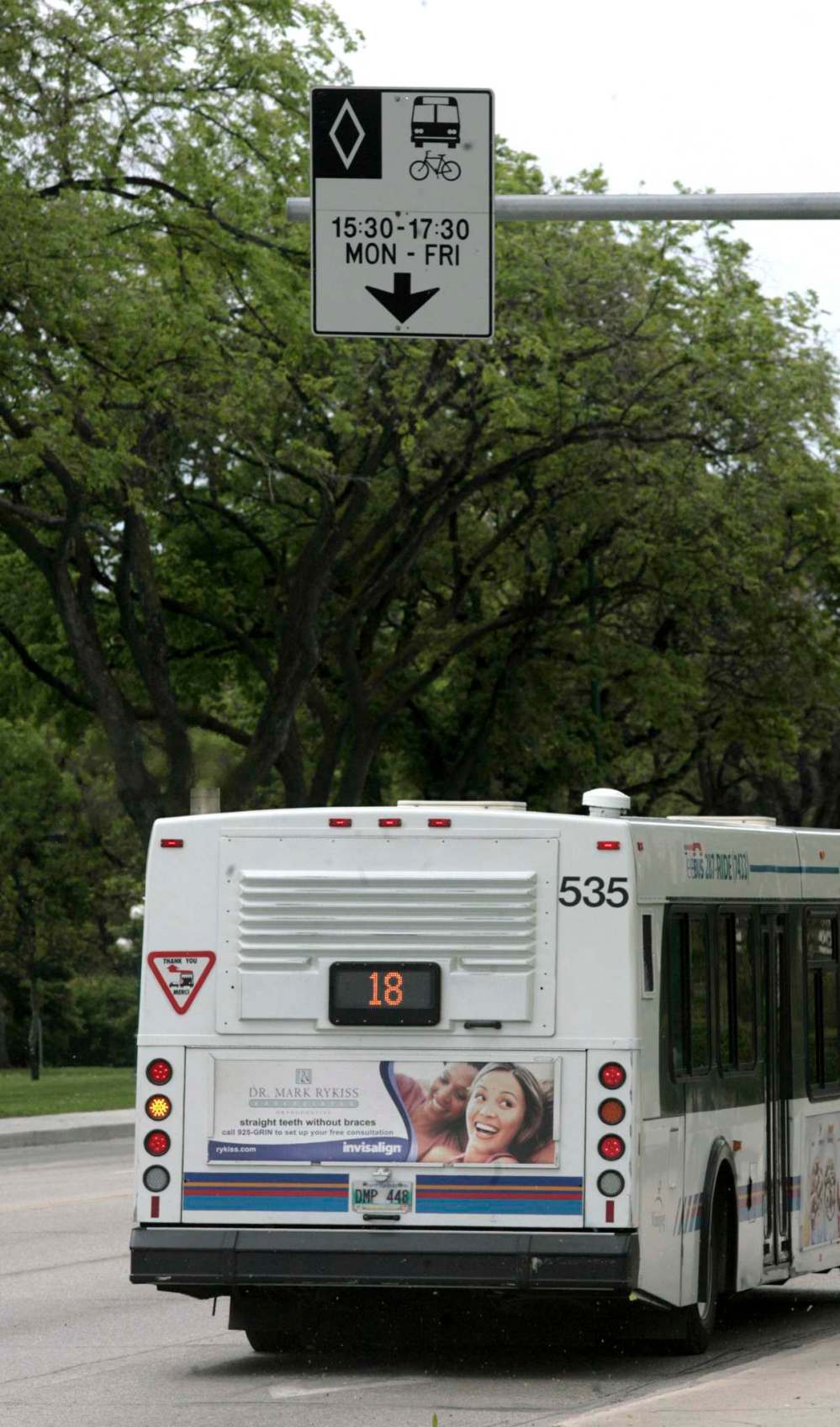 JOE BRYKSA / WINNIPEG FREE PRESS Files
Winnipeg Transit monitored whether allowing taxis to operate in diamond lanes had a significant impact on bus services.