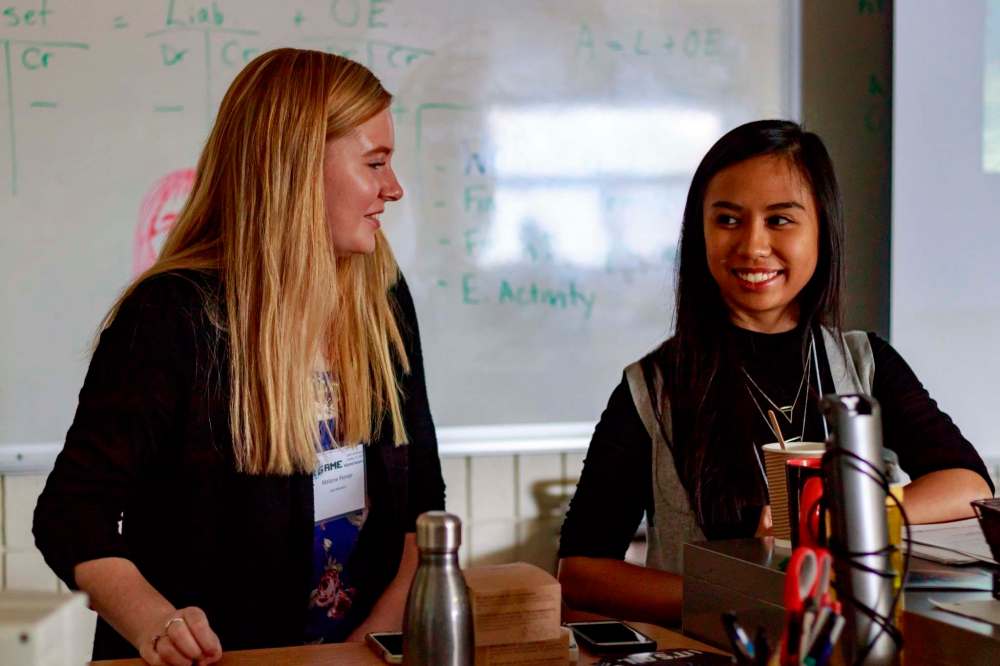 Melanie Penner (left) and Lorhiz Aquino, president and vice-president of the U of M’s Esports Club. (Supplied)