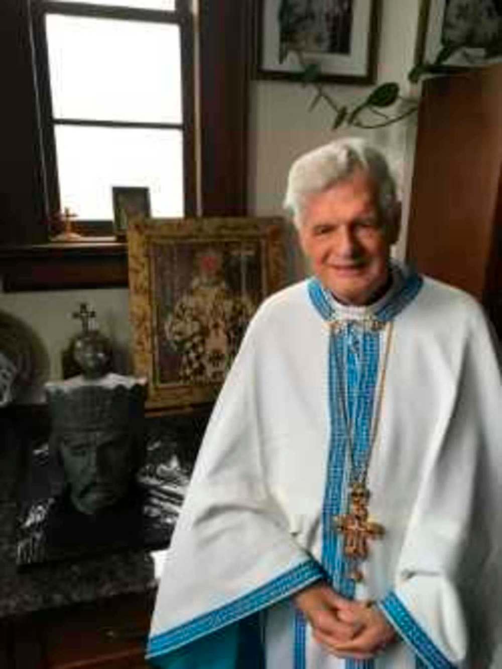 Right Rev. Monsignor Michael Buyachok, with the statue head, which was returned Saturday. (Kevin Rollason / Winnipeg Free Press)