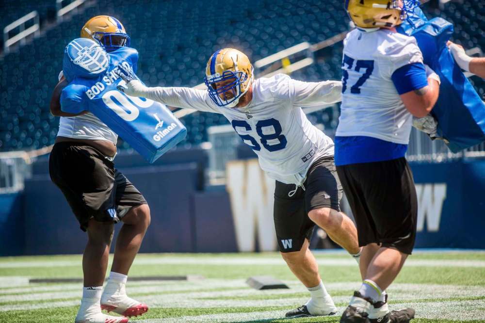 MIKAELA MACKENZIE / WINNIPEG FREE PRESS
Rookie offensive lineman Geoff Gray works on his technique during practice at Bombers training camp at IG Field on Wednesday. He’s expected to step in at right guard for the squad.