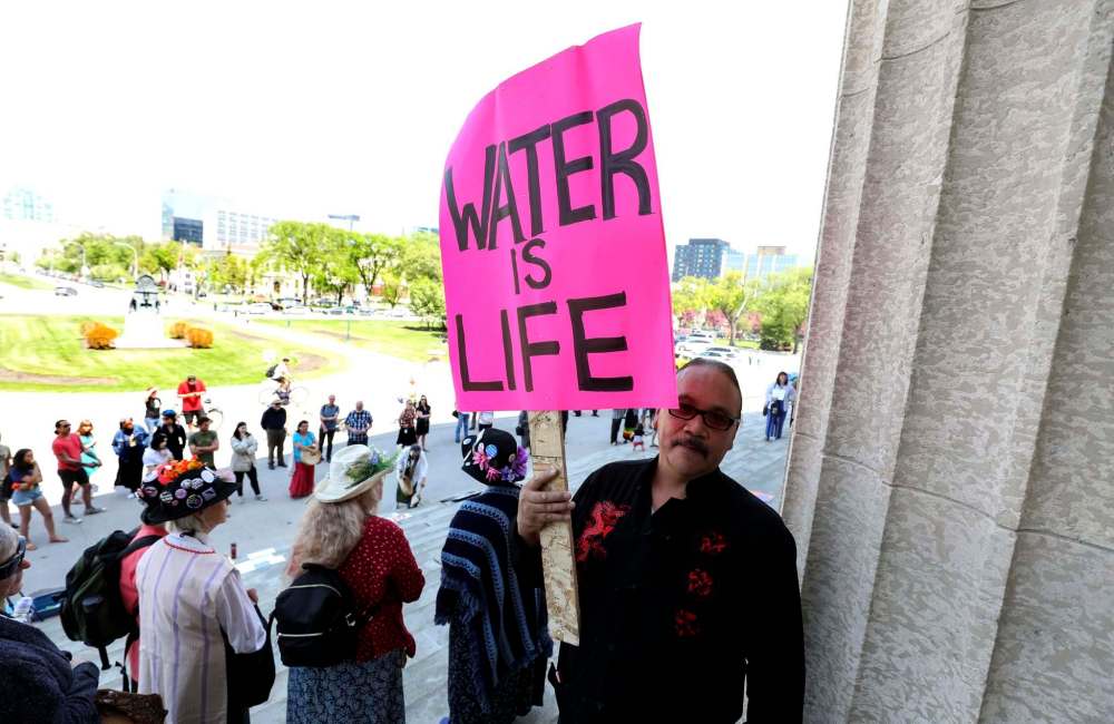 RUTH BONNEVILLE / WINNIPEG FREE PRESS
Members of Hollow Water First Nation and other supporters protested at the Manitoba Legislature last month against a proposed frac-sand mine along the east shore of Lake Winnipeg.