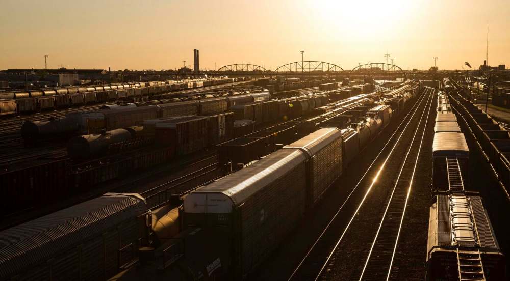 MIKE DEAL / WINNIPEG FREE PRESS FILES
The Arlington Street Bridge passes over the Canadian Pacific Railway’s Arlington yards.
