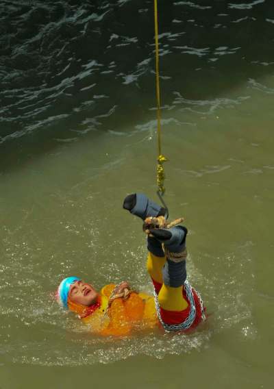 The Associated Press files
Magician Chanchal Lahiri is lowered into Hooghly River in Kolkata, India, on Sunday. According to eyewitnesses, he drowned while trying to perform an underwater escape act.