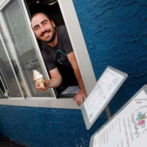 PHIL HOSSACK / WINNIPEG FREE PRESS
Chris Kirouac serves up a cone at Dug & Betty&rsquo;s in St. Boniface.
