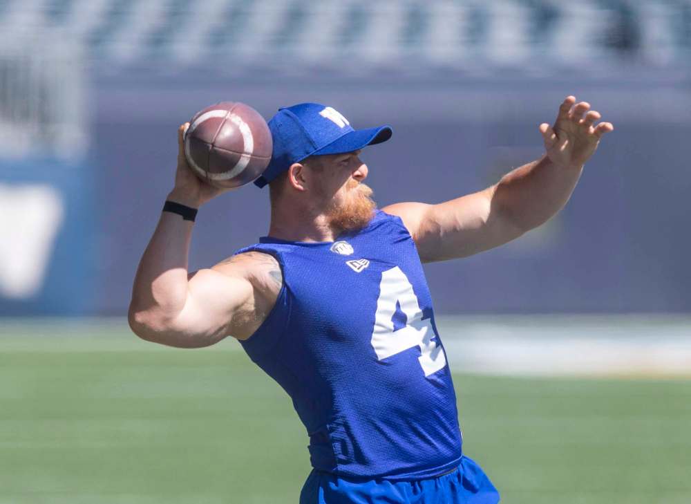 SASHA SEFTER / WINNIPEG FREE PRESS
Bombers middle linebacker Adam Bighill monitors Thursday’s team walk-through at IG Field ahead of tonight’s game against the Argos.