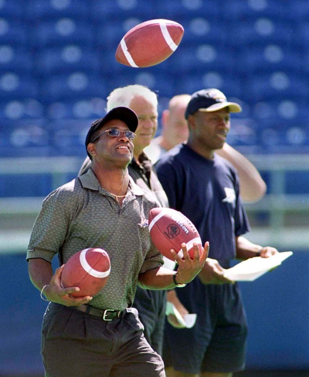 KEN GIGLIOTTI WINNIPEG FREE PRESS FILES
Less Browne during his tenure as Bombers linebackers coach.