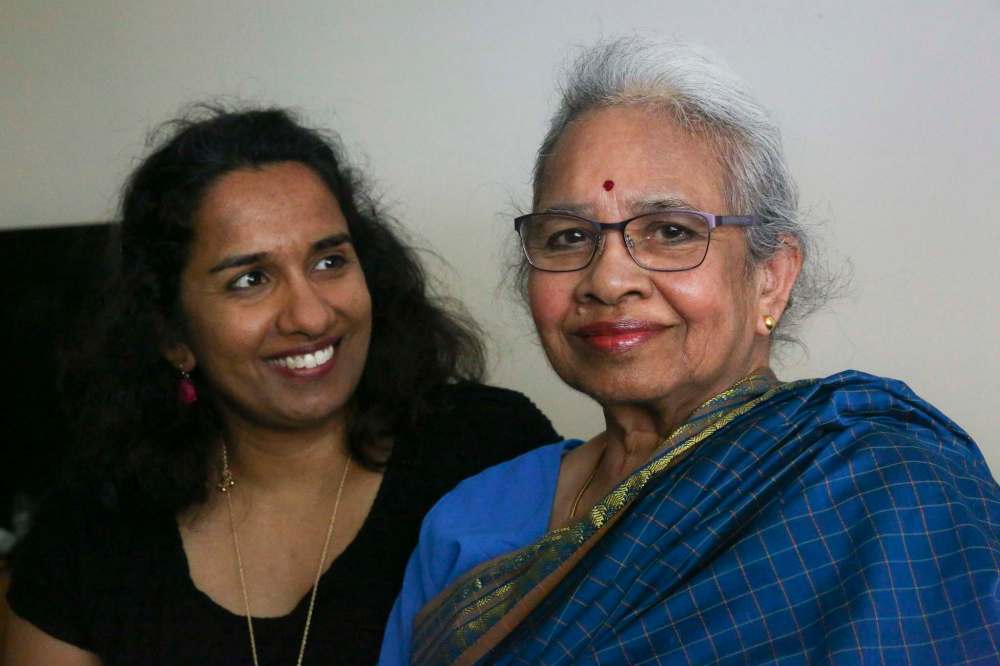 MIKE DEAL / WINNIPEG FREE PRESS
Uma Parameswaran in her home in Fort Richmond.
In 1966, Uma became one of the first 50 people from India to move to Winnipeg. Over the next 50 years, she built a remarkable career both as a writer and literature professor at the University of Winnipeg, and a key builder of the Indo-Canadian community in Manitoba.
She’s about to move to Texas to join her daughter, Raji Parameswaran.
190718 - Thursday, July 18, 2019.